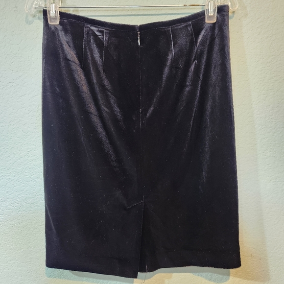 Calvin Klein Black Velvet Pencil Skirt Pinup Holiday Business Back Zip Sz 6 Pet - Picture 5 of 6